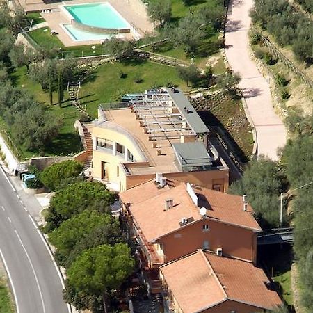 Hotel Il Castellaccio Piccione Eksteriør billede