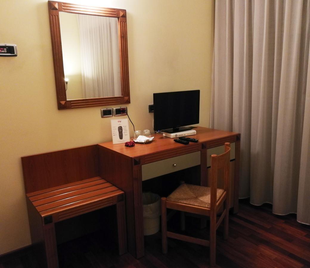 Hotel Il Castellaccio Piccione Eksteriør billede