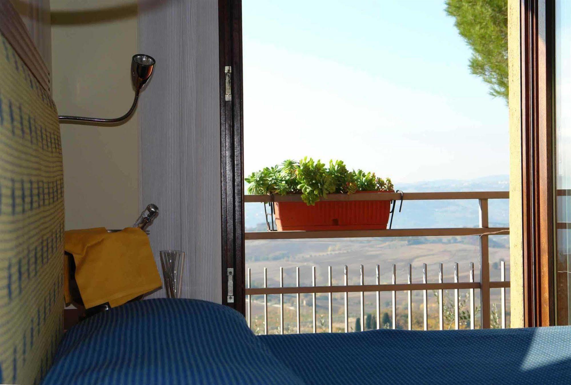 Hotel Il Castellaccio Piccione Eksteriør billede