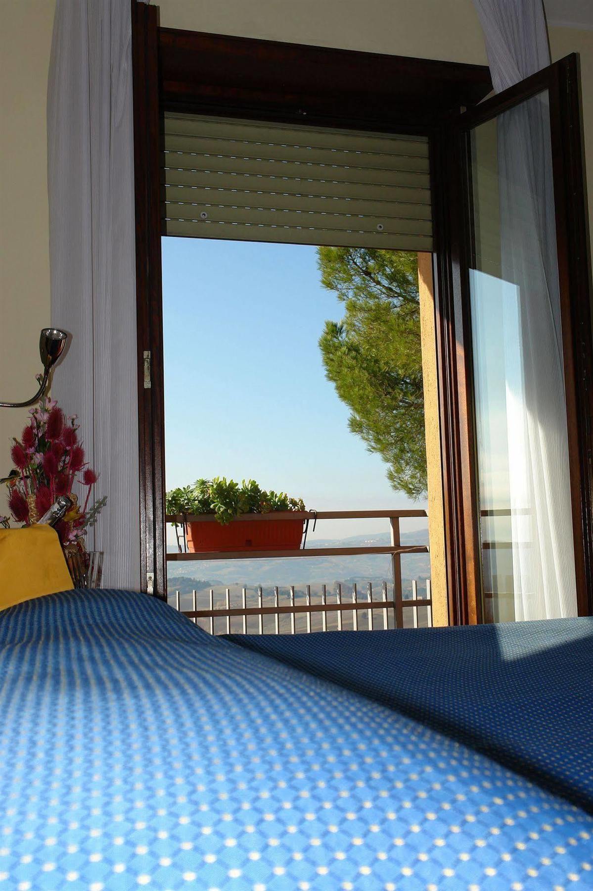 Hotel Il Castellaccio Piccione Eksteriør billede